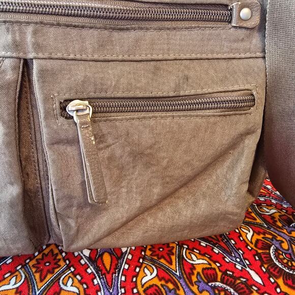 Baggallini Large Hobo Tote in Platinum/gray - Picture 6 of 11